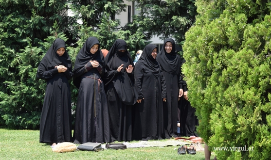 Tunus’ta devlet dairelerine peçe yasağı