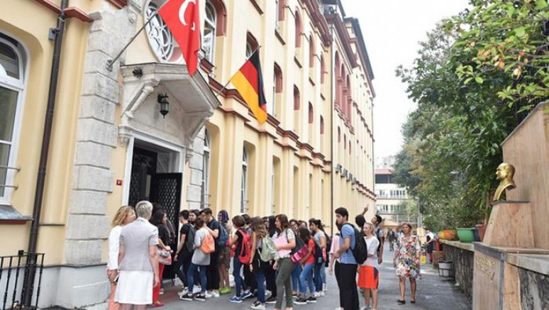 Almanya’da Türk okulları açılabilir mi?