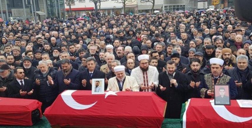 Irkçı saldırıda yaşamını yitiren iki kişinin cenazesi Türkiye’de