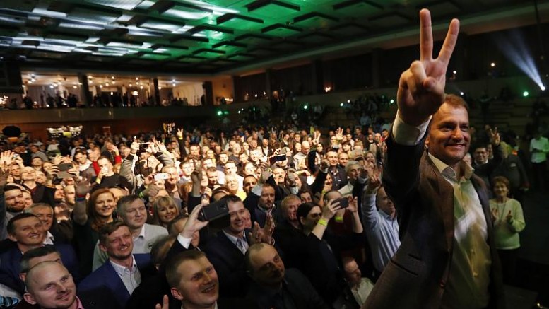 Komşuda sandıktan yolsuzlukla mücadele sözü veren sağcı popülist parti çıktı