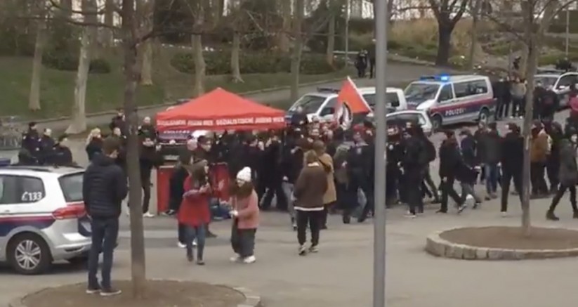 SPÖ Gençlik Stantına Neo-Naziler Saldırdı