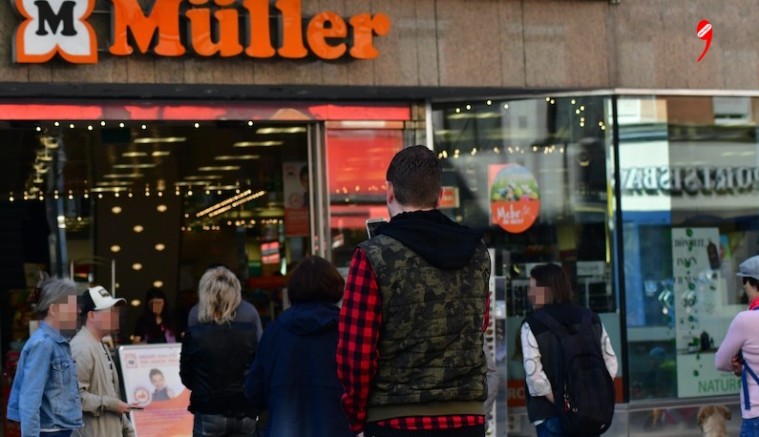 Viyana | Market Çıkan Müşteri Sayısına Göre Müşteri Alıyor