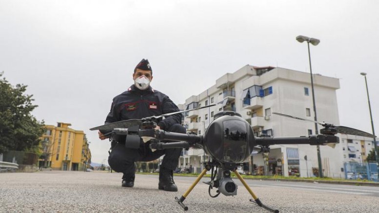 İtalya | Polis yoldan geçenin ateşini ölçen drone kullanıyor