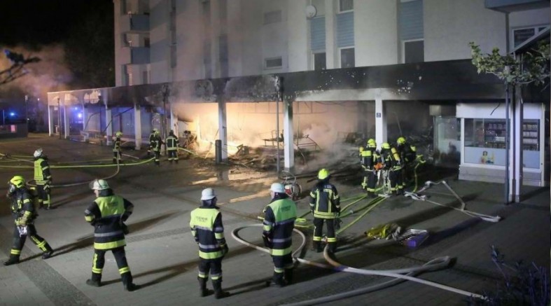 Türk marketindeki yangın ırkçı saldırı mı?