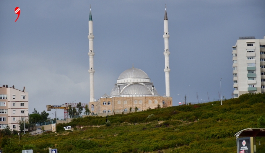 Camilerden Çav Bella Dinletisi Yapıldı