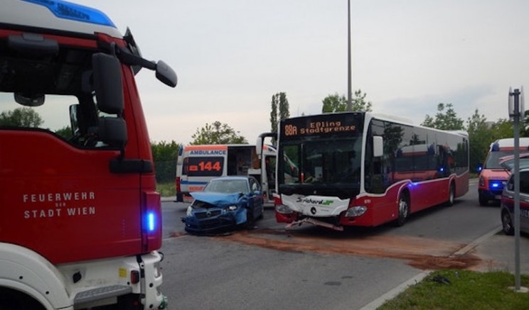 Viyana | Halk otobüsü kaza yaptı: 10 yaralı