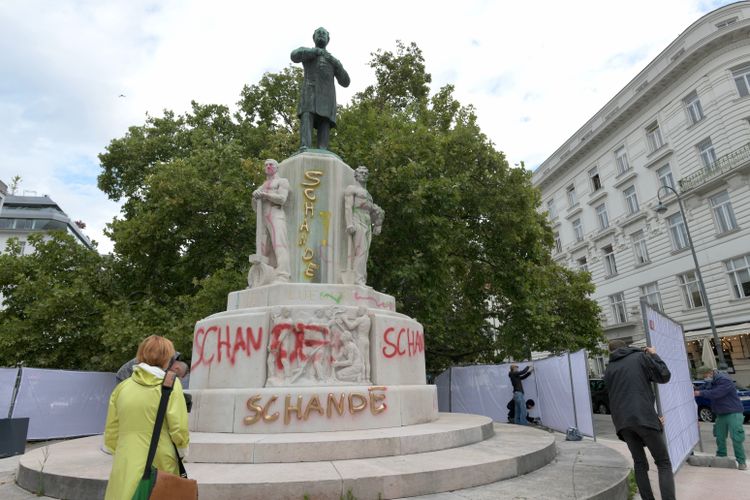 Yorum | ‘’Kimin Ne Olduğuna Kim Karar Veriyor?’’