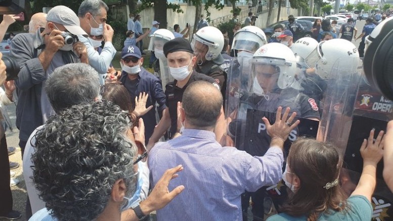 HDP’nin düzenlemek istediği yürüyüşe polis müdahale etti