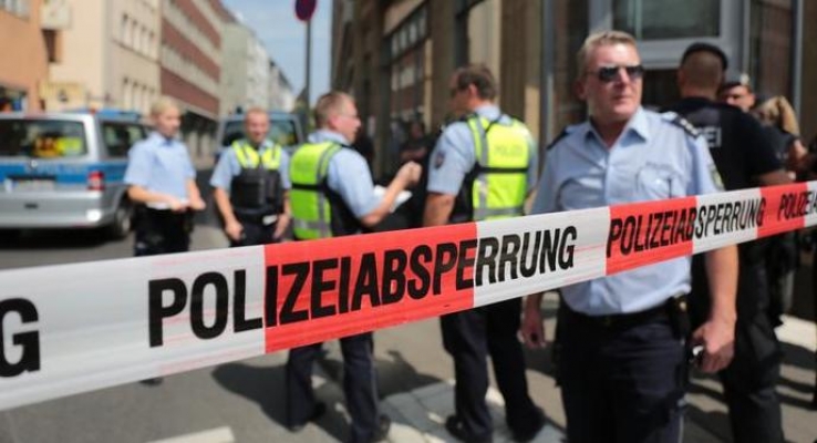 Karantinayı aşmak isteyenler 8 polisi yaraladı