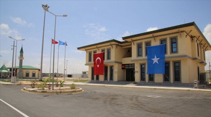 Türk askeri eğitim üssüne intihar eylemi girişimi: 2 ölü