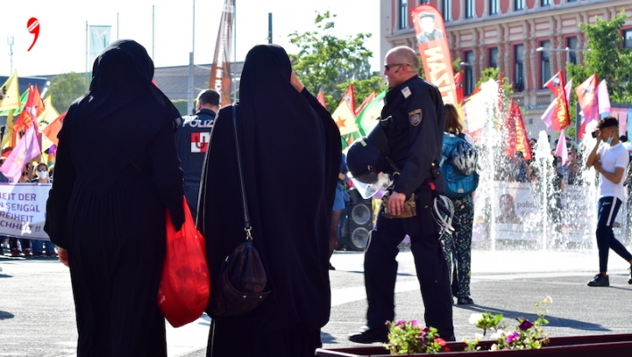 Viyana Sokak Çatışmaları İçin, İstihbarat Devrede