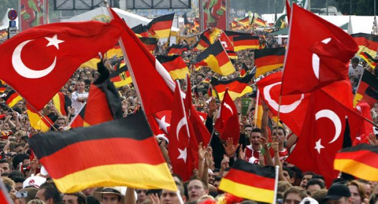 Almanya`da Yaşayan Göçmenlerin Yüzde 13`ü Türkiye`den