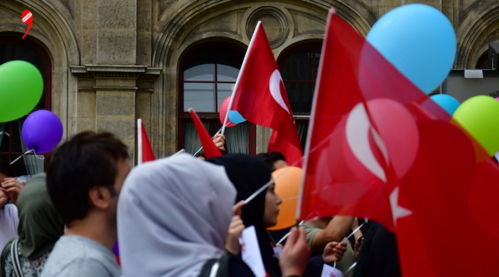 Aşırı Sağ Parti, Türkiye kökenlilerin Nüfusunu Sordu