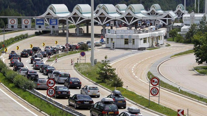 Avusturya – Slovenya Sınırında 10 Kilometre Konvoy