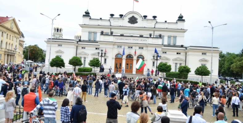 “Mafya” gibi davranan hükümete istifa çağrısı