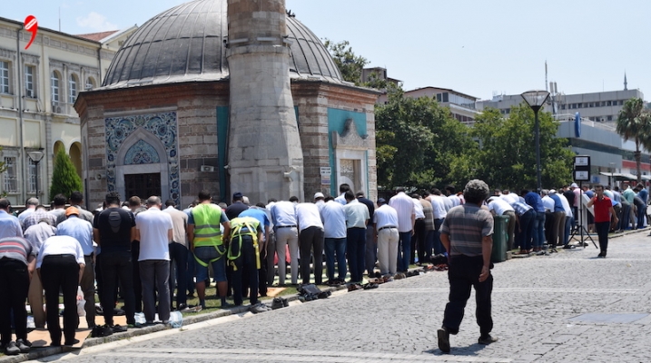 Yeni Şafak gazetesi | İslâmi kesimin çocukları deist ve ateist oluyor