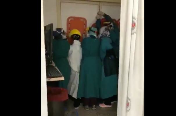 ‘Hasta yakınlarından’ sağlıkçılara silahlı saldırı