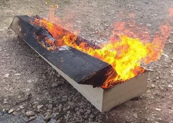 Koronavirüsten ölenin, gömüldükten sonra tabutu yakıldı