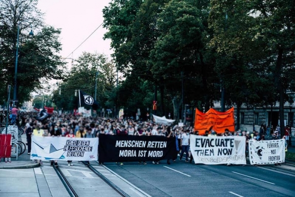 Viyana’da Mültecilere Destek Yürüyüşü | ‘’Avrupa değerlerinize sı..rız!”