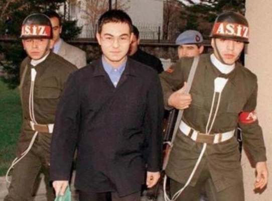 Askerden kaçtığı için hapis yatan Serdar Ortaç | “Azerbaycan için cepheye giderim”