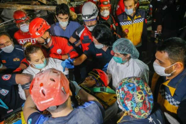 Depremin Olduğu Andan Bu Yana 100 Kişi Enkaz Altından Kurtarıldı