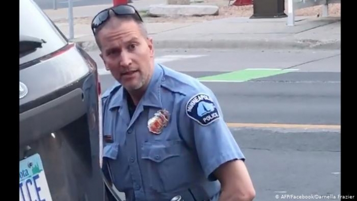 Floyd’u öldürmekle suçlanan polis kefaletle serbest bırakıldı