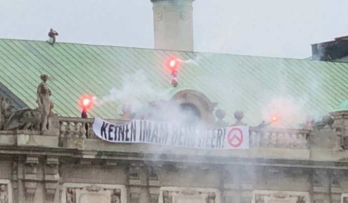 Neo-Nazi Kimlikçiler, ‘’Orduda İmam İstemiyoruz’’ Yazılı Pankart Açtı