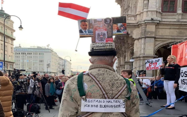 Viyana’da Maskesiz Kitle Gösterisi