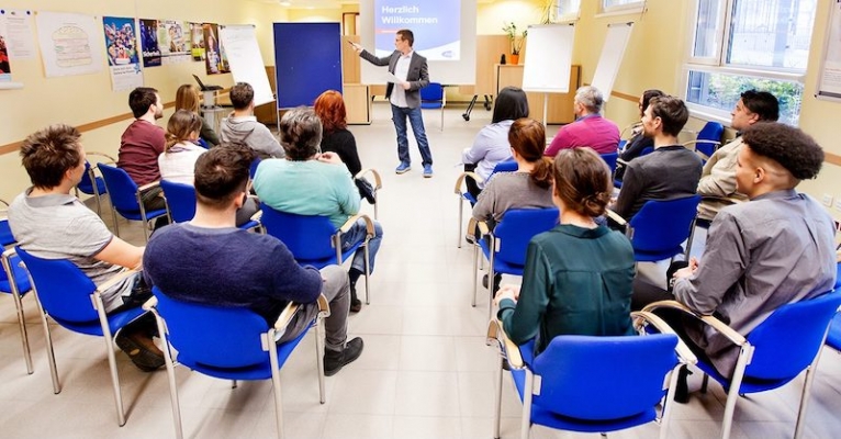 AMS Kursları Devam Edecek