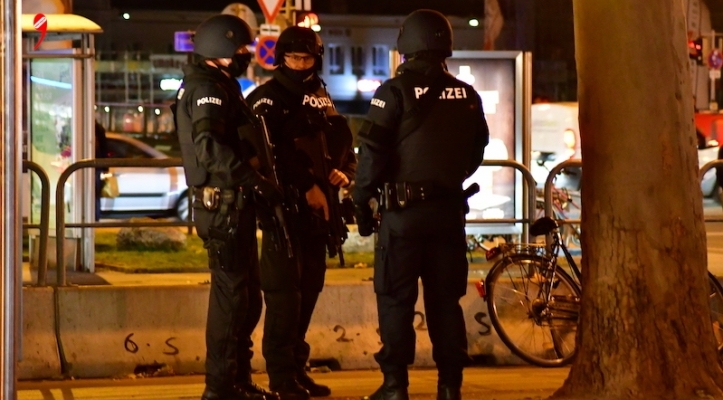 Avusturya Polisinden 60 Ayrı Noktaya Operasyon