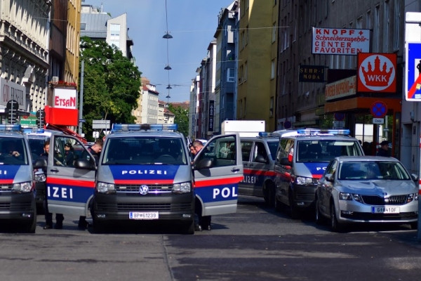 Avusturya Polisinden Aşırı Sağ’a Eş Zamanlı Operasyon