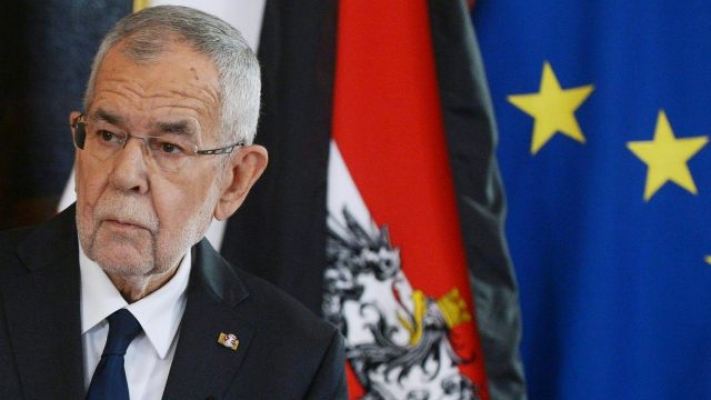 Cumhurbaşkanı Düşerek Yaralandı