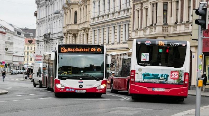 Viyana | Maske Tak Diyen Otobüs Şoförünü, Çekiç Göstererek Ölümle Tehdit Etti
