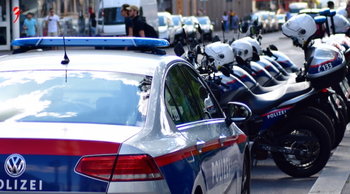 Viyana Polisi Saatlerce Kovaladığı Aracı Yakaladı | Ama Sürücü Kaçtı