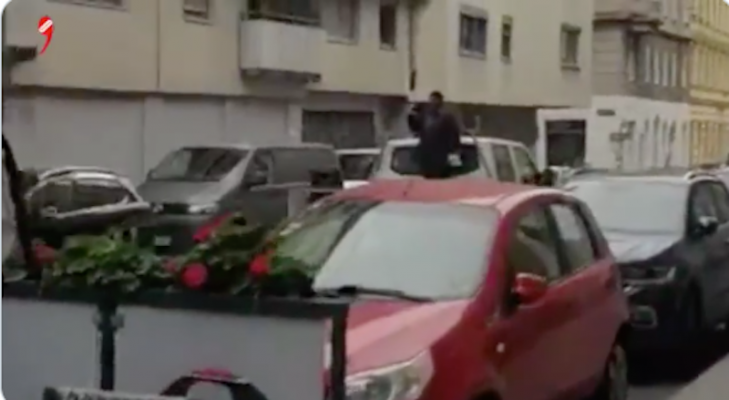 Viyana Sokaklarında Önce Silah Sesleri Sonra Ezan Okundu
