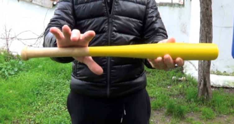 Viyana | Yoldan Geçenlere Beysbol Sopasıyla Saldırdı