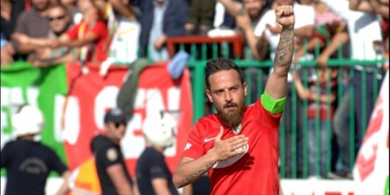 Deniz Naki organize suç iddiasıyla tutuklu