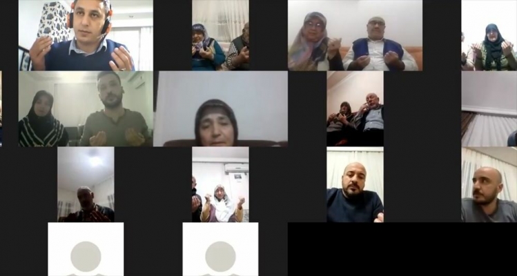 Kovid-19’dan Hayatını Kaybeden Kişinin Yakınları Online Mevlit Okuttu