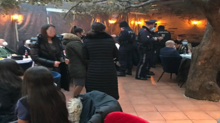 Viyana Polisi, 43 Kişinin Bir Restoranda Düzenlediği Eğlenceyi Bastı