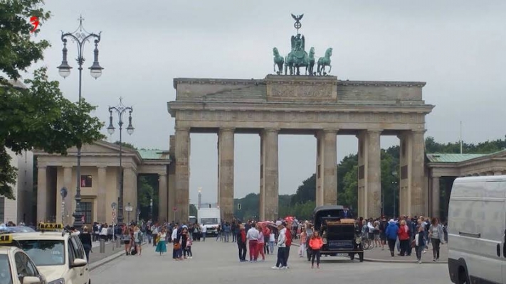 Almanya’da Kısıtlamalar Gelecek Ay da Devam Edecek