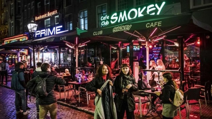 Amsterdam | Esrar Satan Kafelere Yabancı Turistlerin Girişi Yasaklanıyor