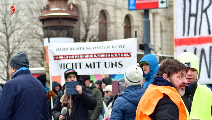Avusturya‘da Üç Öğretmen, Bir Doktor Korona Yönetmeliği Karşıtlığından Görevden Alındı