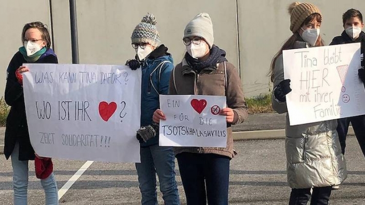 Avusturya, Sınır Dışı Edilen Üç Kız Öğrenciyi Tartışıyor