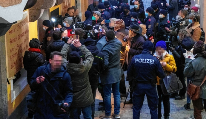 Linz | Kafe Sahibine 30 Bin, 45 Müşterinin Her Birine 1.450 Euro Ceza
