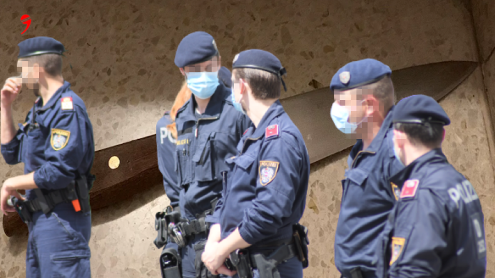 Polis, Kendisine Bıçakla Saldırdığı Söylenen Yaşlı Kadını Vurdu