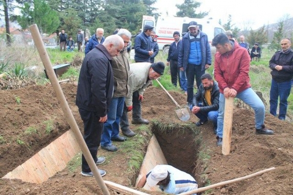 Almanya’dan Türkiye’ye Gönderilen Cenazeler Karıştı | Mezar Tekrar Açıldı