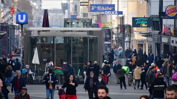 Bir Tarafta Artan Vaka Sayıları, Diğer Tarafta Kısıtlamalara Karşı Artan Baskılar