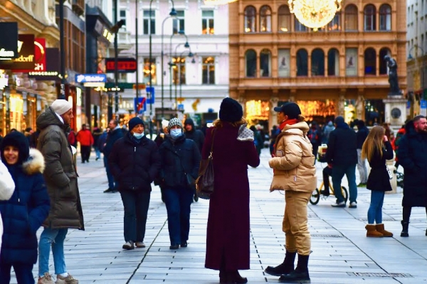 Kalabalık Açık Alanlarda Maske Zorunluluğu mu Geliyor?