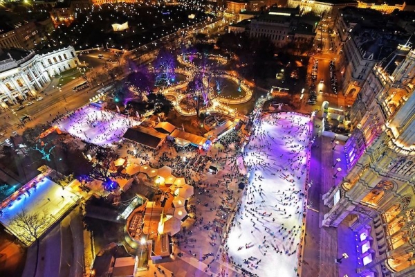 Olağanüstü Koşullara Rağmen 200 Bin Kişi Buz Pateni Yaptığı