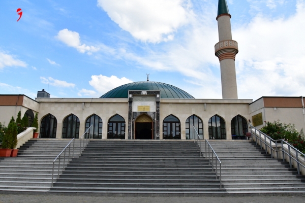 Avusturya | Gerçek İnançtan Saptınız Diyerek, Silahla Cami Bastılar